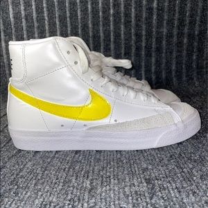 Wmns Blazer Mid '77 Essential 'White Opti Yellow size 6